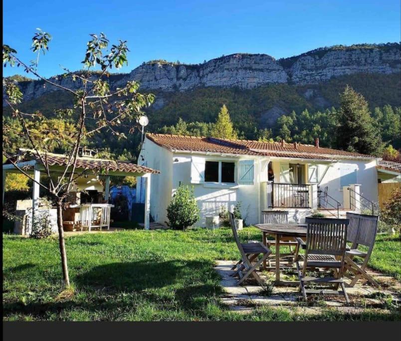 La Maison Des Pins Saint-Julien-du-Verdon Eksteriør billede